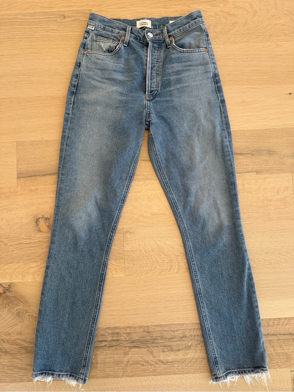 Citizens Of Humanity High-Rise Straight Jeans in Medium Blue